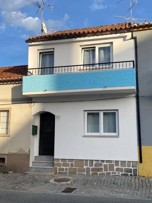 Caminho Da Vila Moradia. Escalos de Cima Kültér fotó