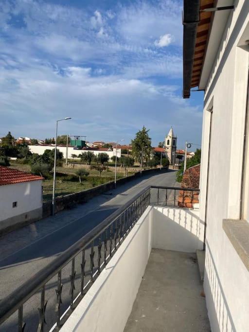 Caminho Da Vila Moradia. Escalos de Cima Kültér fotó
